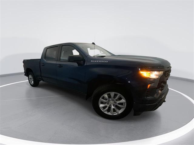 2022 Chevrolet Silverado 1500 4WD Crew Cab Standard Bed Custom