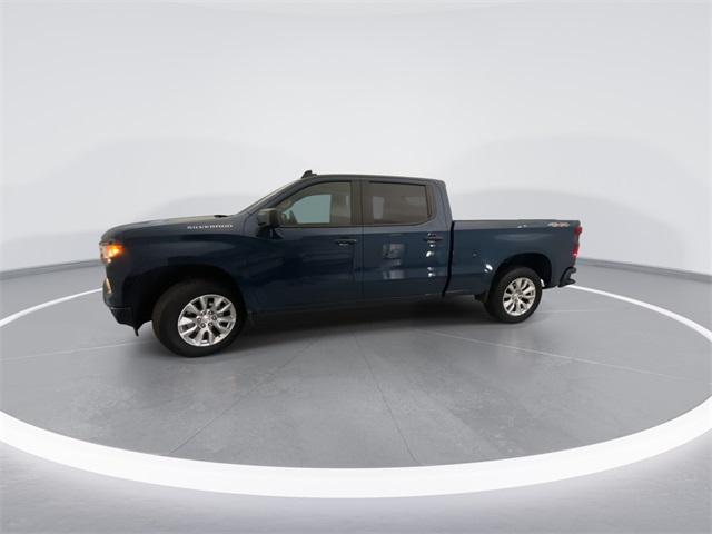 2022 Chevrolet Silverado 1500 4WD Crew Cab Standard Bed Custom