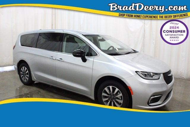 2024 Chrysler Pacifica Hybrid Select