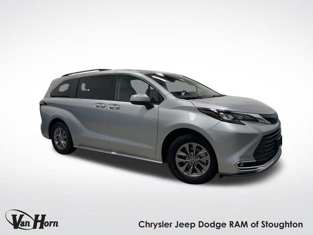 2024 Toyota Sienna XLE