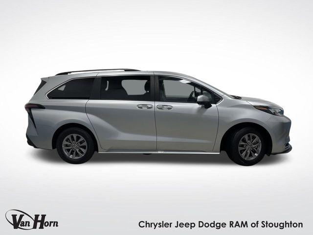 2024 Toyota Sienna XLE