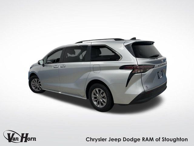 2024 Toyota Sienna XLE