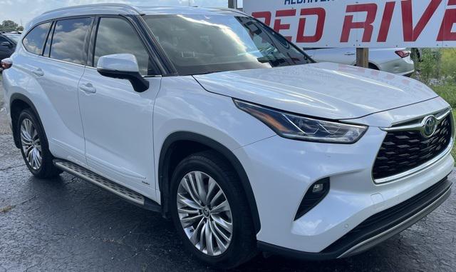 2022 Toyota Highlander Hybrid Platinum