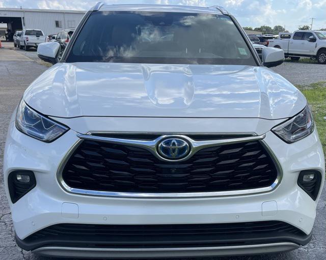 2022 Toyota Highlander Hybrid Platinum