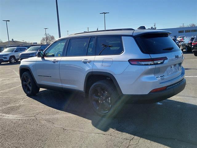 2023 Jeep Grand Cherokee L Altitude 4x4 2023 Jeep Grand Cherokee L Altitude 4x4