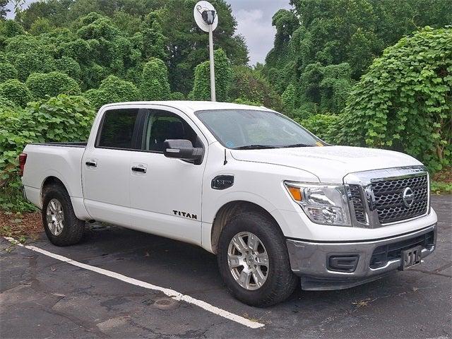 2017 Nissan TITAN SV