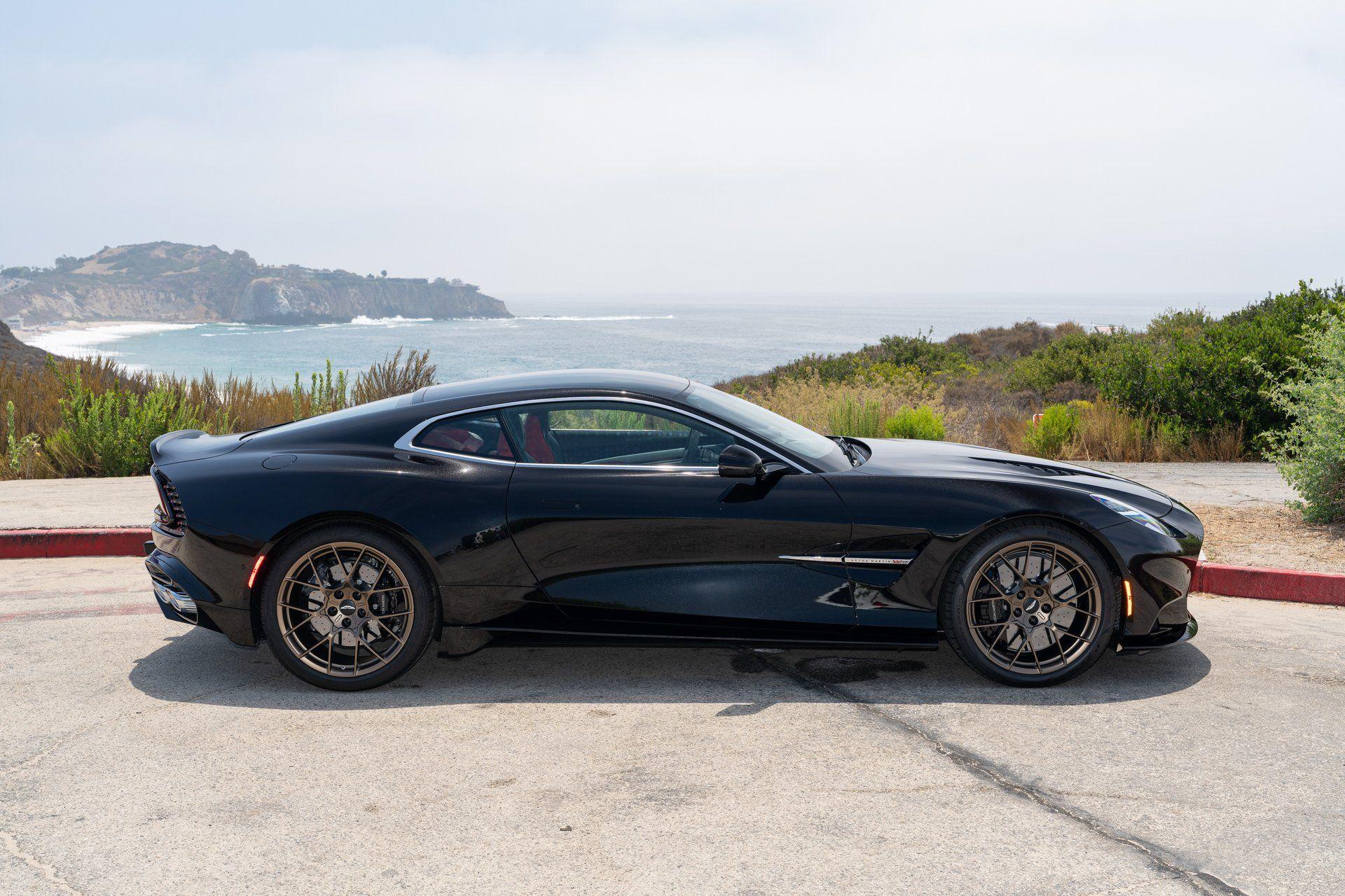 Aston Martin 2025 Vanquish V12