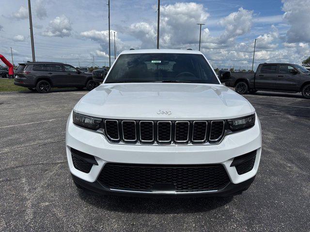 2025 Jeep Grand Cherokee GRAND CHEROKEE LAREDO X 4X4