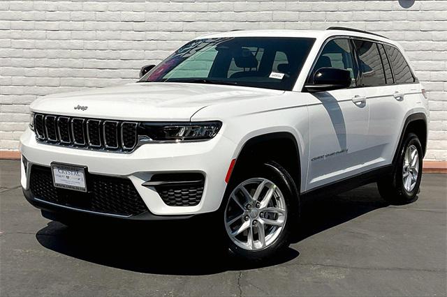 2025 Jeep Grand Cherokee GRAND CHEROKEE LAREDO X 4X4