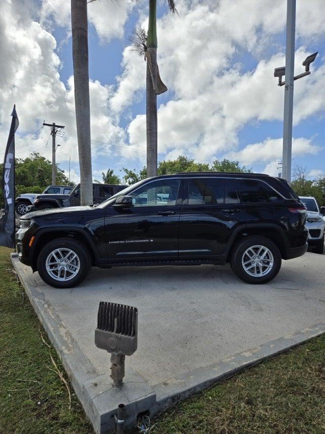 2025 Jeep Grand Cherokee GRAND CHEROKEE LAREDO X 4X4