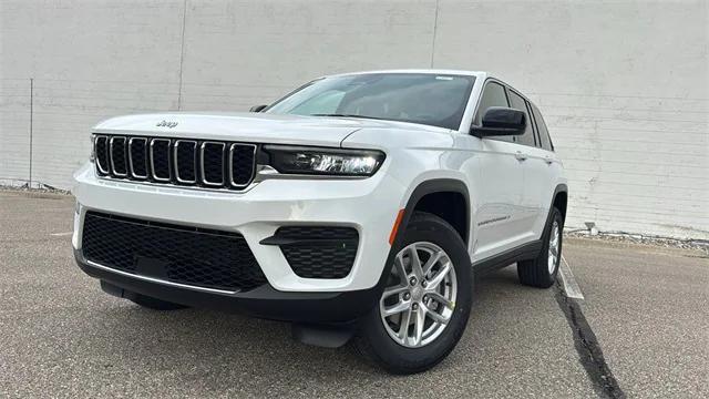 2025 Jeep Grand Cherokee GRAND CHEROKEE LAREDO X 4X4