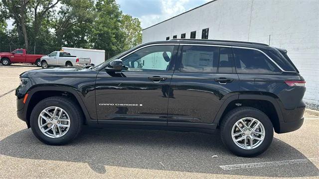2025 Jeep Grand Cherokee GRAND CHEROKEE LAREDO X 4X4 2025 Jeep Grand Cherokee GRAND CHEROKEE LAREDO X 4X4
