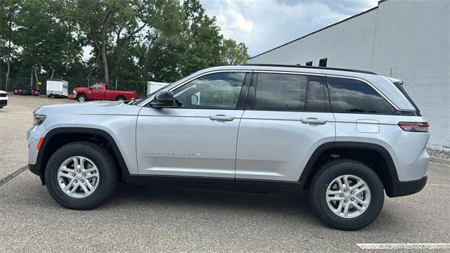 2025 Jeep Grand Cherokee GRAND CHEROKEE LAREDO 4X4 2025 Jeep Grand Cherokee GRAND CHEROKEE LAREDO 4X4