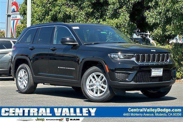 2025 Jeep Grand Cherokee GRAND CHEROKEE LAREDO X 4X4