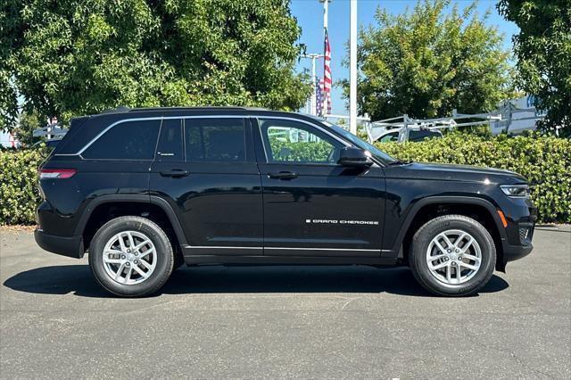 2025 Jeep Grand Cherokee GRAND CHEROKEE LAREDO X 4X4