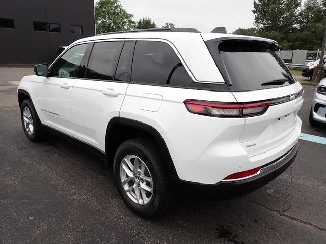 2025 Jeep Grand Cherokee GRAND CHEROKEE LAREDO X 4X4