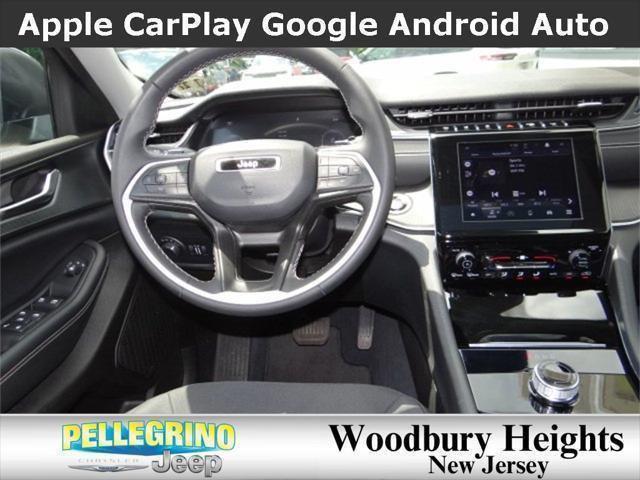 2023 Jeep Grand Cherokee Laredo X 4x4