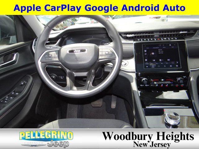 2023 Jeep Grand Cherokee Laredo X 4x4