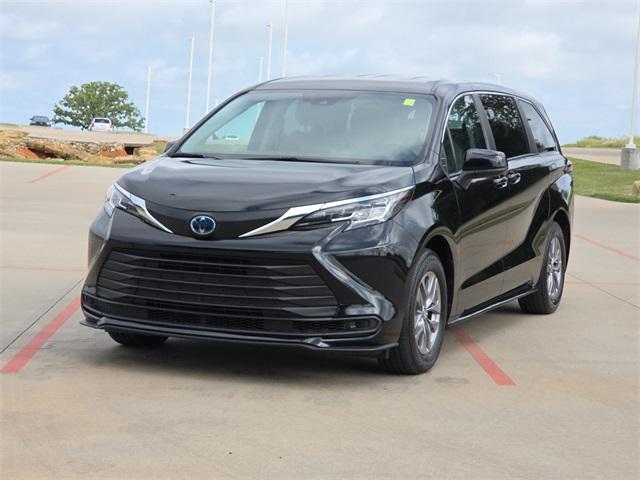 2023 Toyota Sienna LE