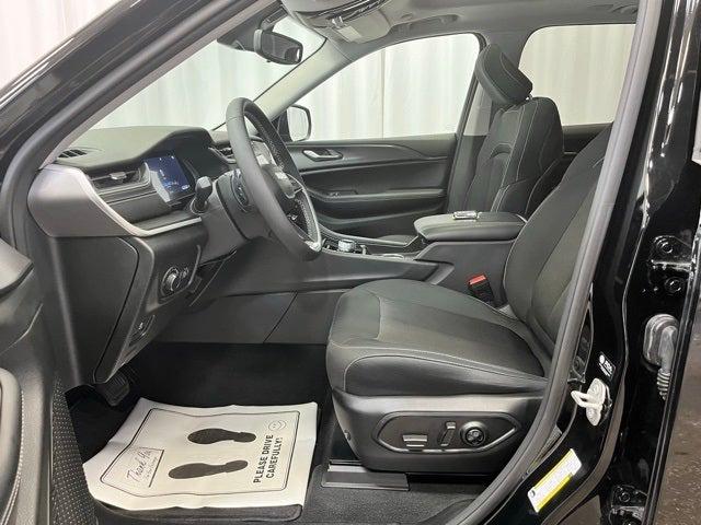 2023 Jeep Grand Cherokee Laredo X 4x4