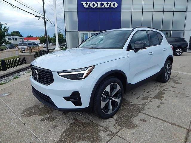 2026 Volvo XC40 B5 Plus