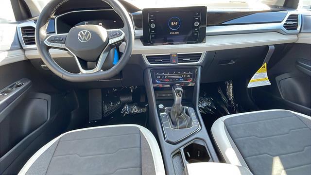 2025 Volkswagen Taos 1.5T SE