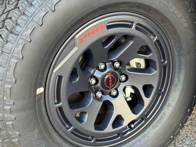 2025 Nissan Frontier Crew Cab PRO-X 4x2