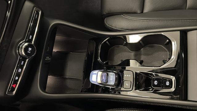 2026 Volvo XC40 B5 Ultra