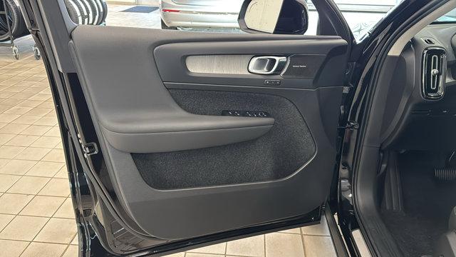 2026 Volvo XC40 B5 Ultra