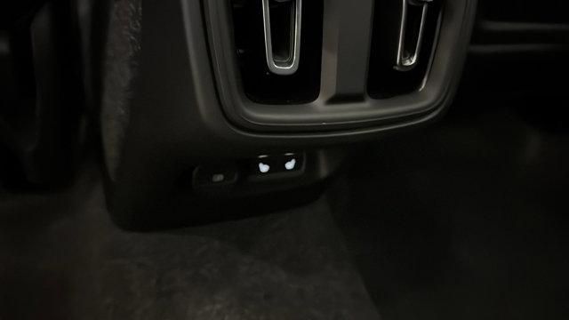 2026 Volvo XC40 B5 Ultra
