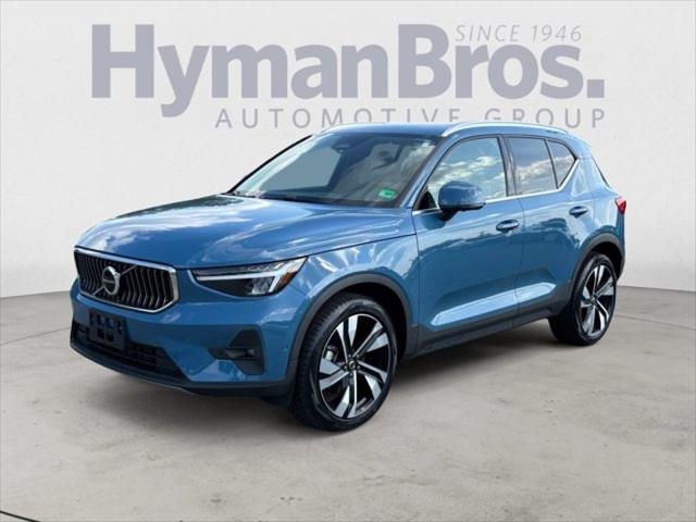 2023 Volvo XC40 B5 Plus Bright Theme