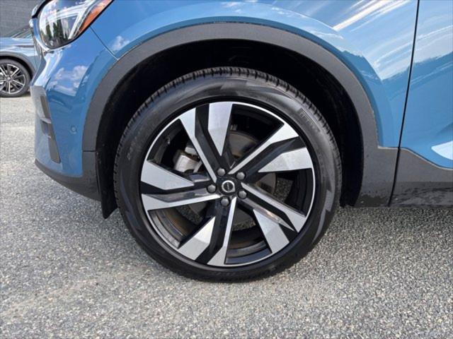 2023 Volvo XC40 B5 Plus Bright Theme