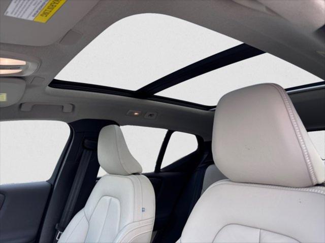 2023 Volvo XC40 B5 Plus Bright Theme