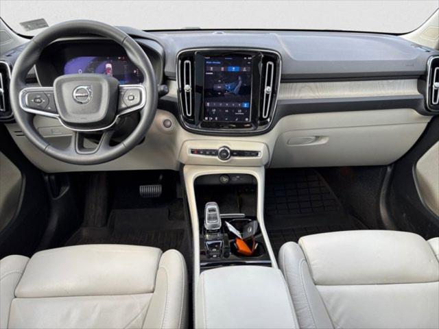 2023 Volvo XC40 B5 Plus Bright Theme