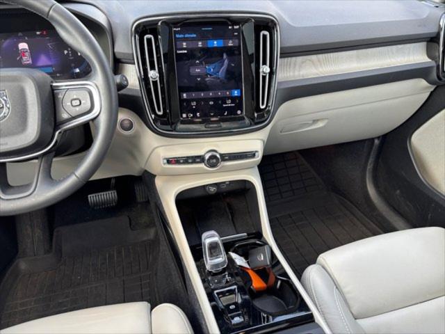 2023 Volvo XC40 B5 Plus Bright Theme