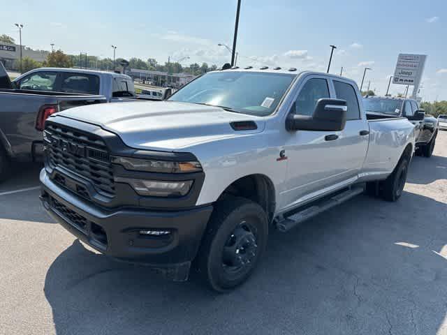 2026 RAM Ram 3500 RAM 3500 TRADESMAN CREW CAB 4X4 8 BOX