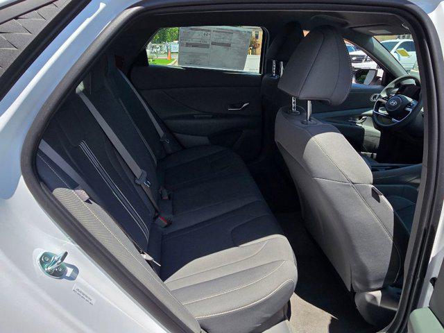 2025 Hyundai Elantra Blue - Photo 11