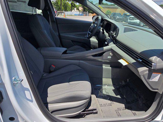 2025 Hyundai Elantra Blue - Photo 12