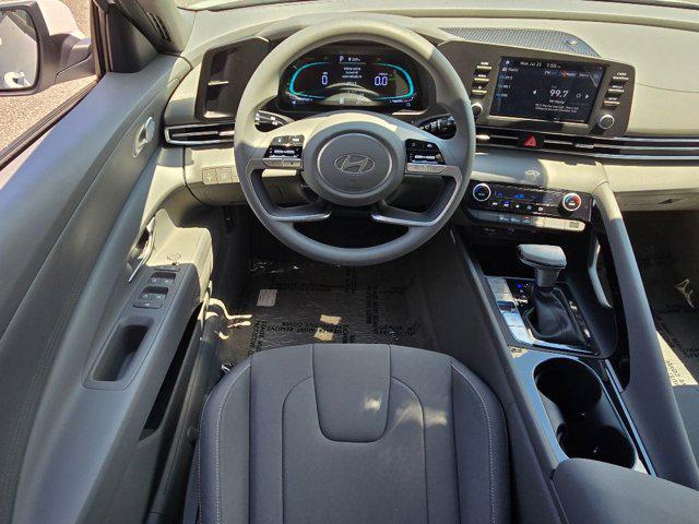 2025 Hyundai Elantra Blue - Photo 13