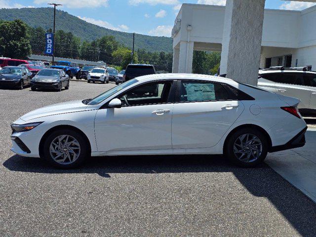 2025 Hyundai Elantra Blue - Photo 24