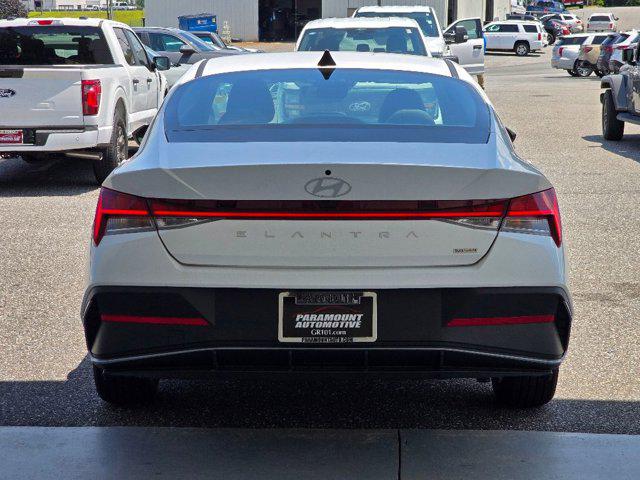 2025 Hyundai Elantra Blue - Photo 25