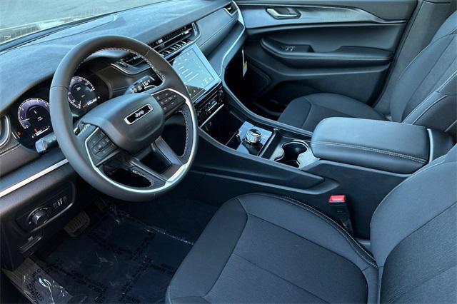 2025 Jeep Grand Cherokee GRAND CHEROKEE L LAREDO X 4X4