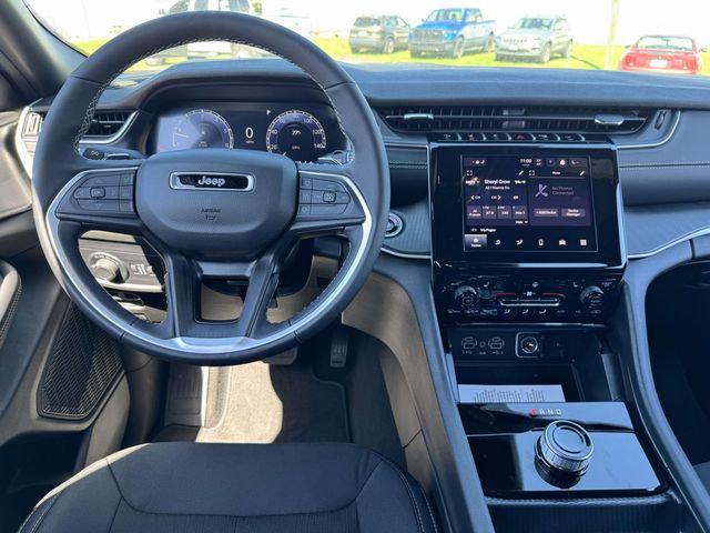 2025 Jeep Grand Cherokee GRAND CHEROKEE L LAREDO X 4X4