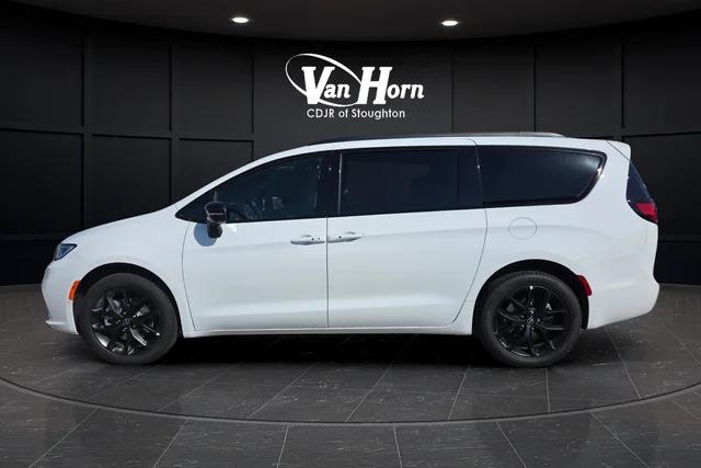 2026 Chrysler Pacifica Limited AWD