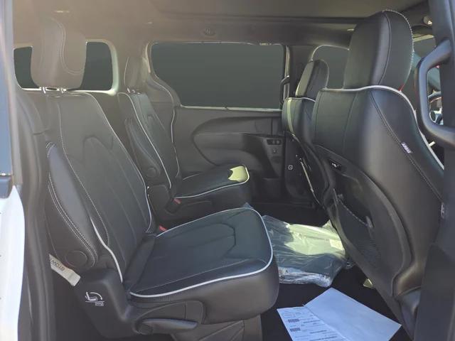 2026 Chrysler Pacifica Limited AWD