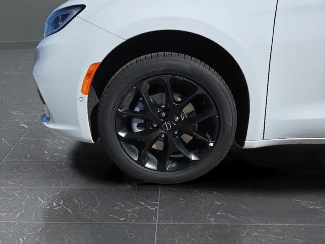2026 Chrysler Pacifica Limited AWD