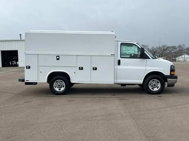 2025 GMC Savana Cutaway Work Van