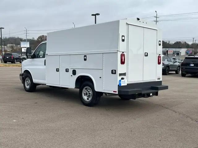 2025 GMC Savana Cutaway Work Van