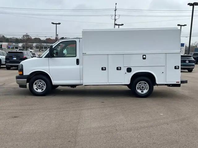 2025 GMC Savana Cutaway Work Van