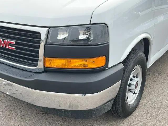 2025 GMC Savana Cutaway Work Van